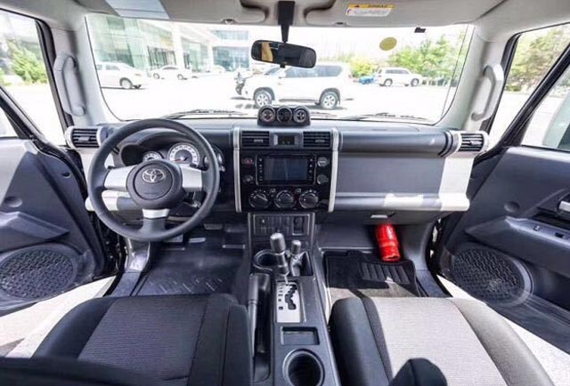 丰田FJ酷路泽中东版20款 4.0L 