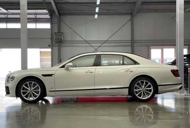 21款 飞驰 4.0T 五座 白