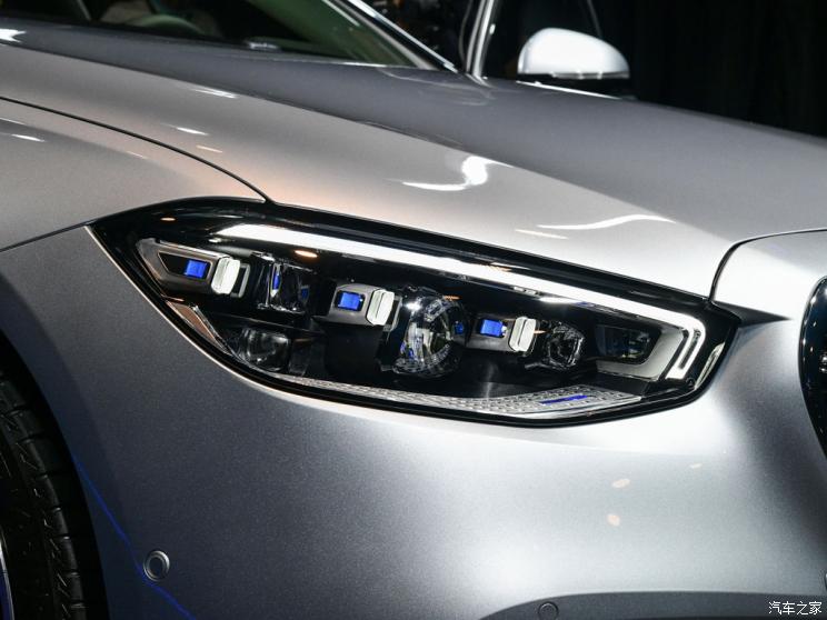 新款奔驰Digital Light智能化数据车灯